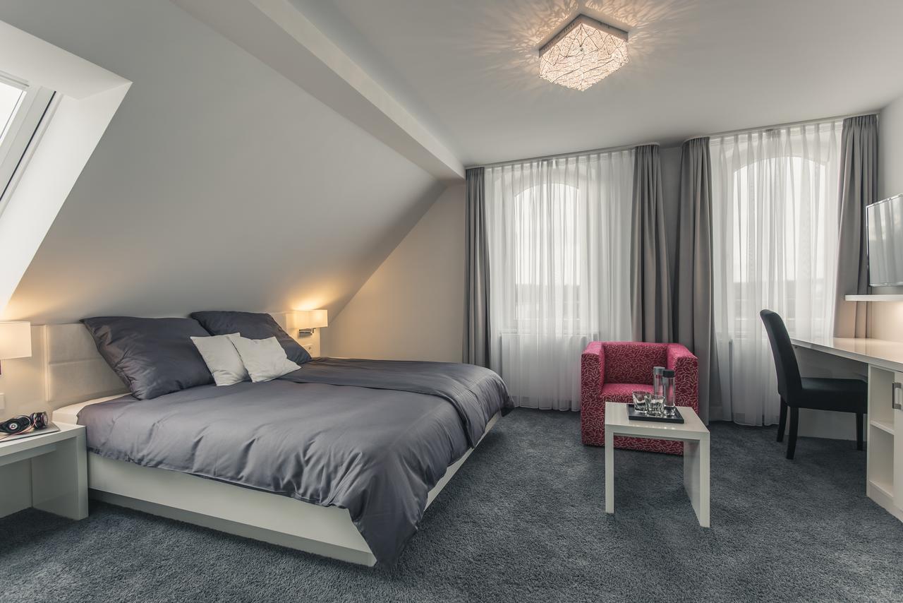 Bahnlounge 1907 Bed & Breakfast นอยเอนชตัดท์ อัม คอเคอร์ ภายนอก รูปภาพ