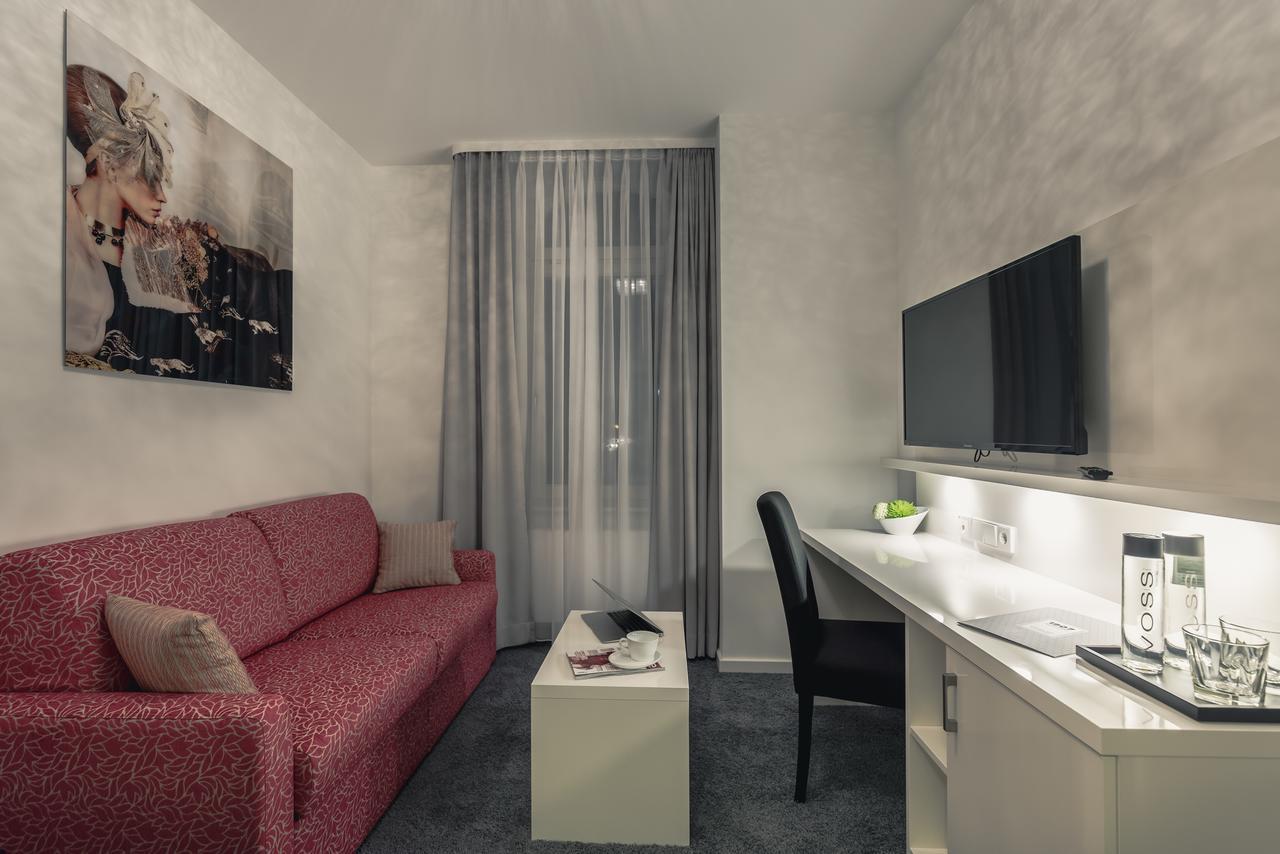 Bahnlounge 1907 Bed & Breakfast นอยเอนชตัดท์ อัม คอเคอร์ ภายนอก รูปภาพ