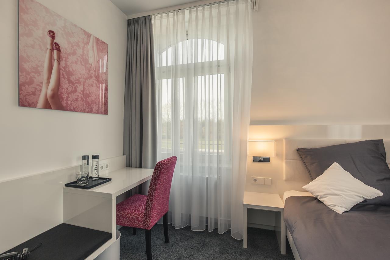 Bahnlounge 1907 Bed & Breakfast นอยเอนชตัดท์ อัม คอเคอร์ ภายนอก รูปภาพ
