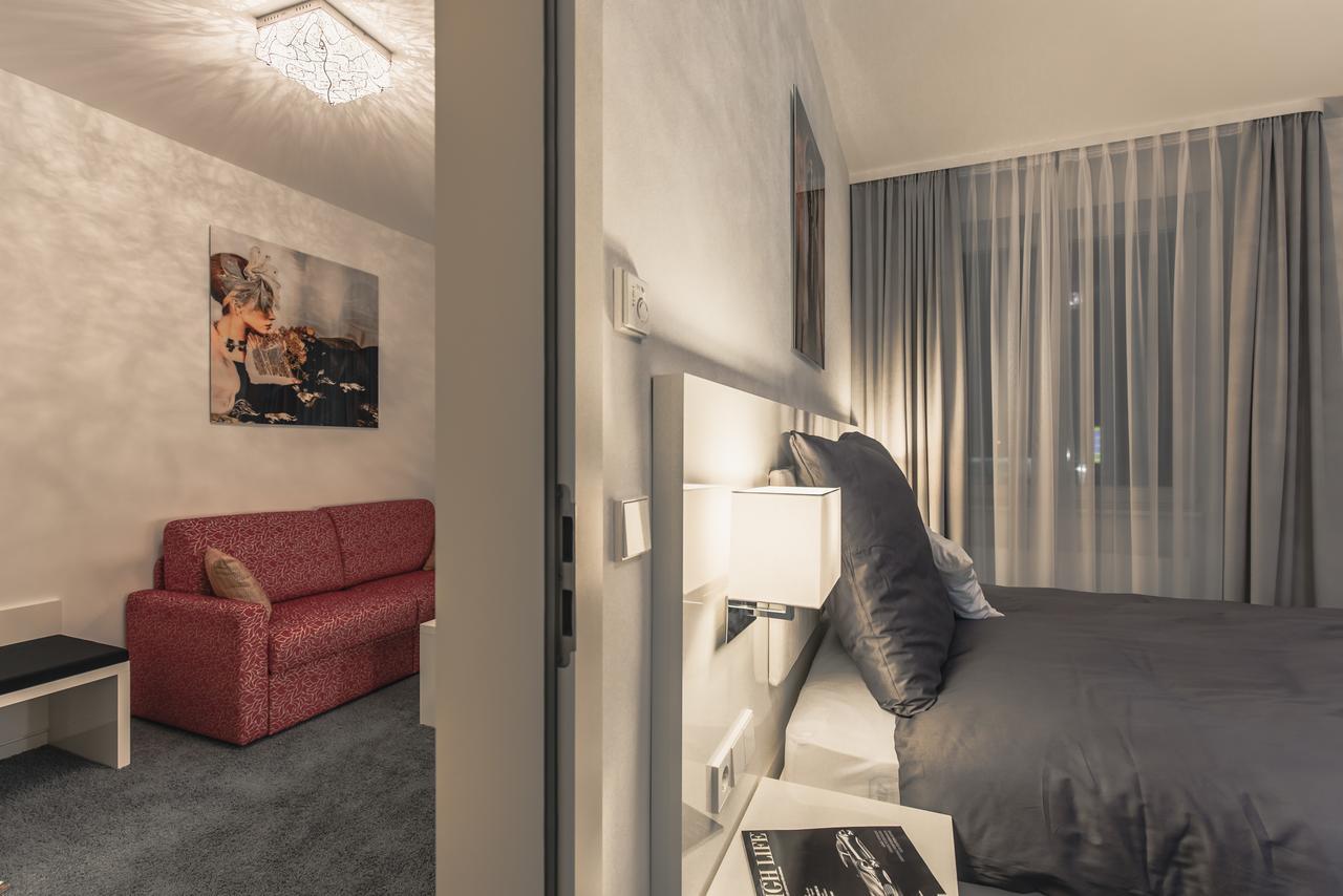 Bahnlounge 1907 Bed & Breakfast นอยเอนชตัดท์ อัม คอเคอร์ ภายนอก รูปภาพ
