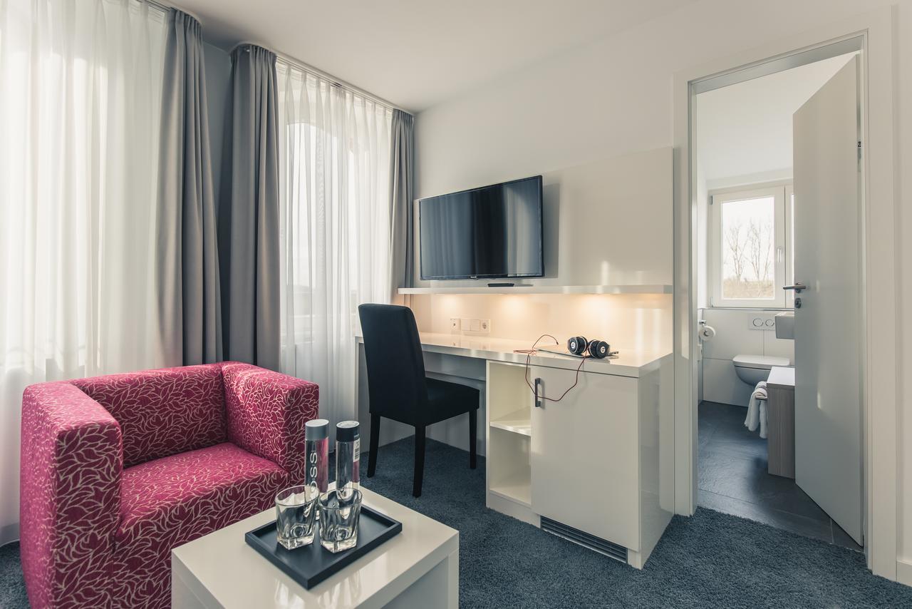 Bahnlounge 1907 Bed & Breakfast นอยเอนชตัดท์ อัม คอเคอร์ ภายนอก รูปภาพ